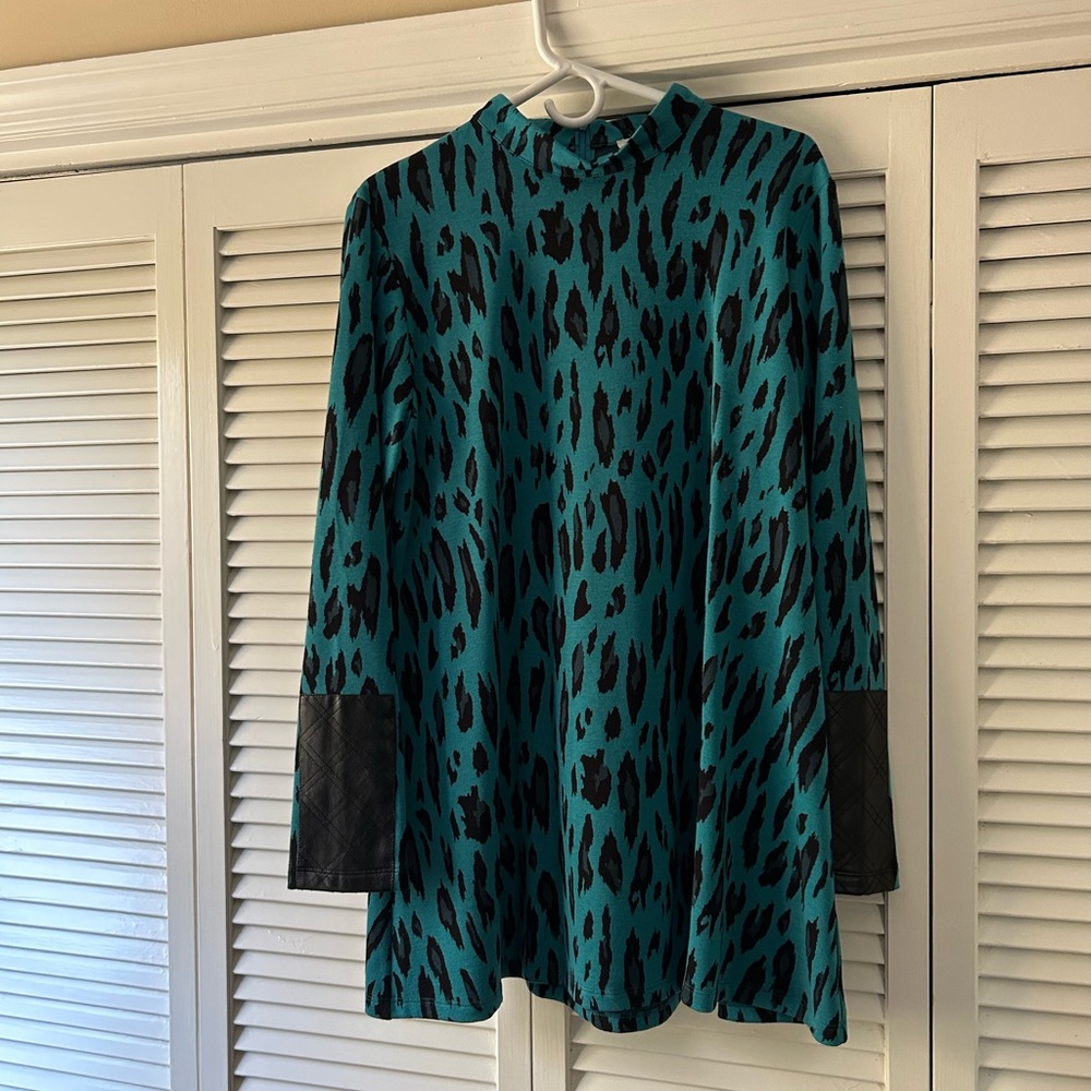 Tyler Boe turquoise leopard print top